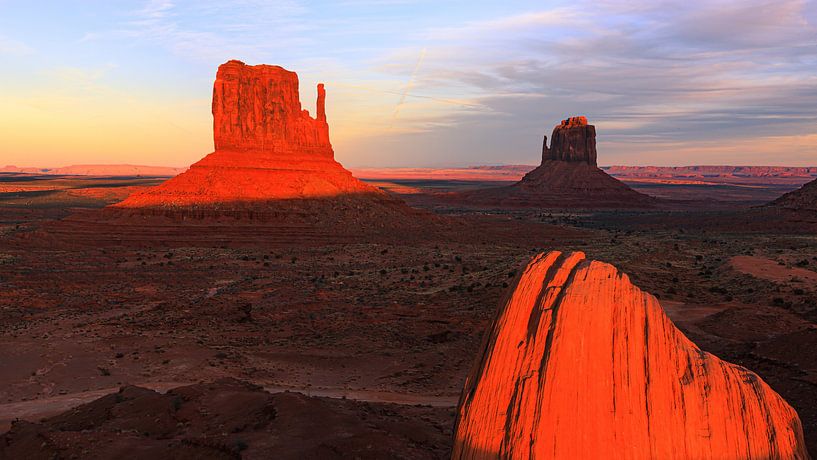 Zonsondergang in Monument Valley van Henk Meijer Photography