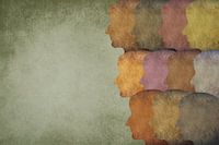 Silhouettes de têtes regardant dans une direction