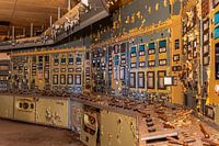 Vockerode-Kontrollraum: Verwitterte Messgeräte und Verfall