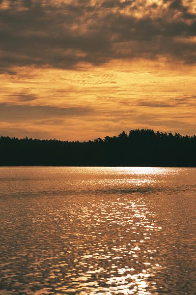 Sonnenuntergang am See in Schweden von Martin Köbsch