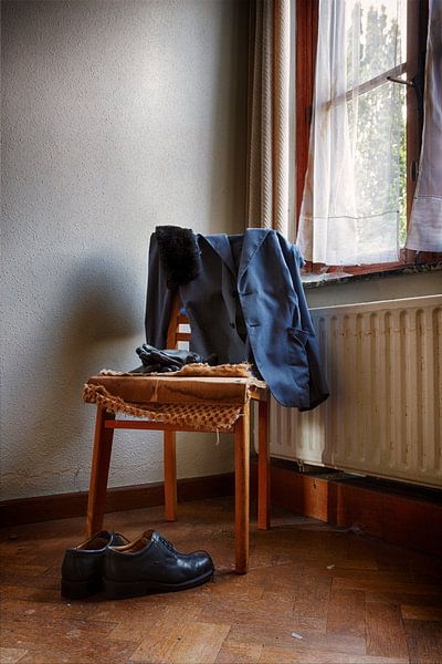 Urbex: Stillleben Stuhl von Carola Schellekens