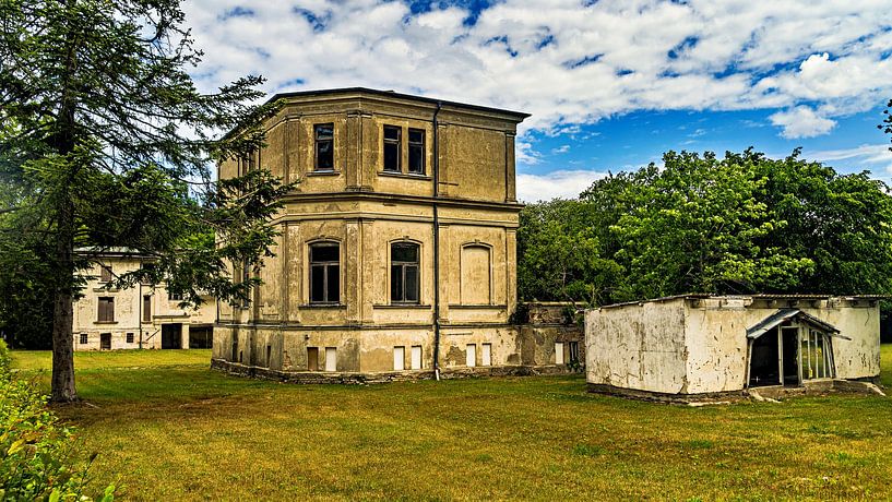 Verlassene Villa Ostsee Heiligendamm 3 by Johnny Flash