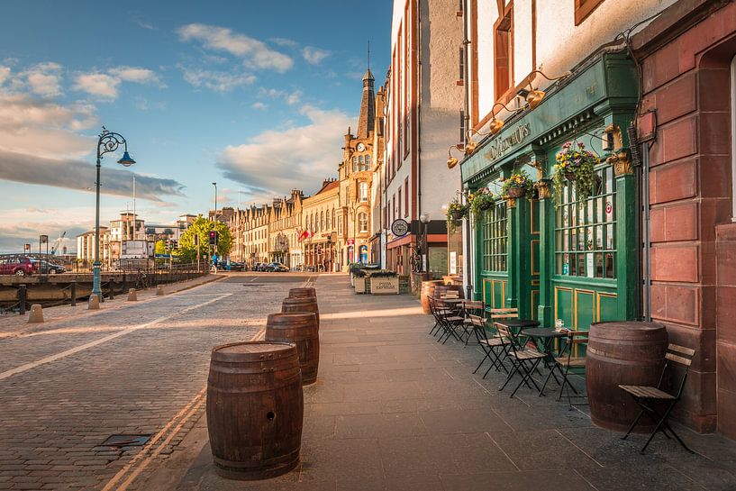Traditional pub on the Shore in Leith, Edinburgh by Christian Müringer