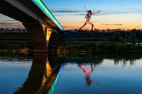 Guerrier pacifique au pont cycliste de Venlo