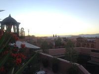 De avond zon boven Marrakech