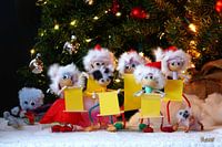 Fubby forme une chorale de Noël et chante des chansons de Noël.