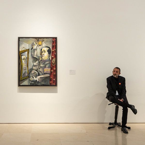 Supporter au musée Picaso par Hans de Cortie