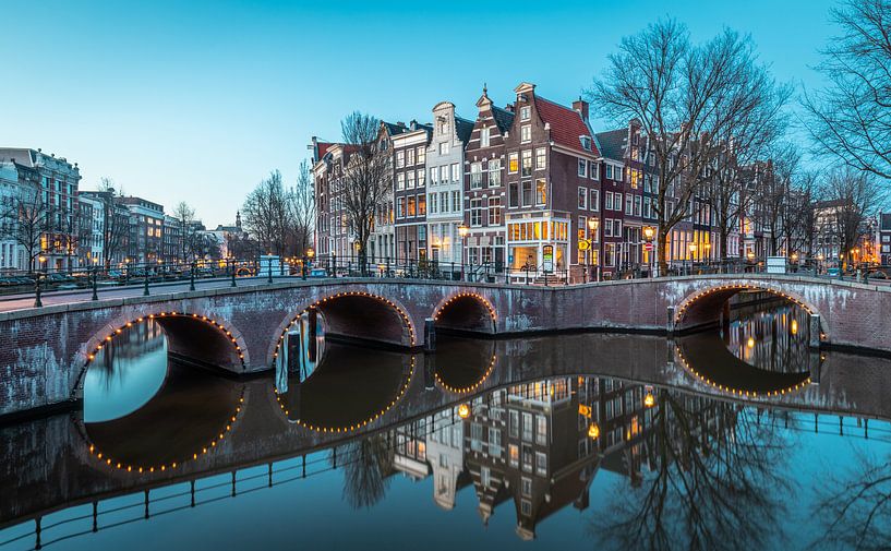 The beautiful Amsterdam canals during the blue hour. by Claudio Duarte