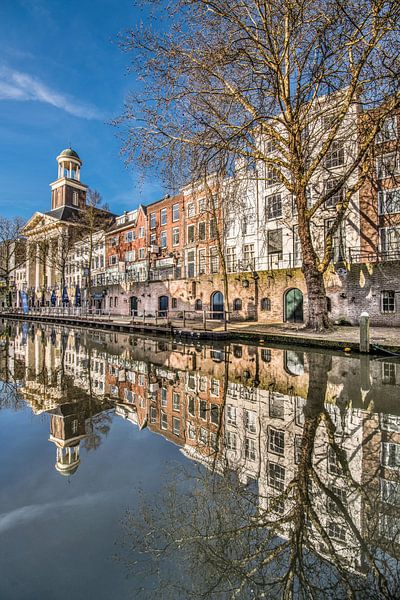 Gracht Utrecht in het vroege ochtendlicht by Harrie Muis