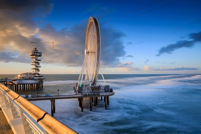 Grande roue et tour de guet sur le quai de Scheveningen par gaps photography