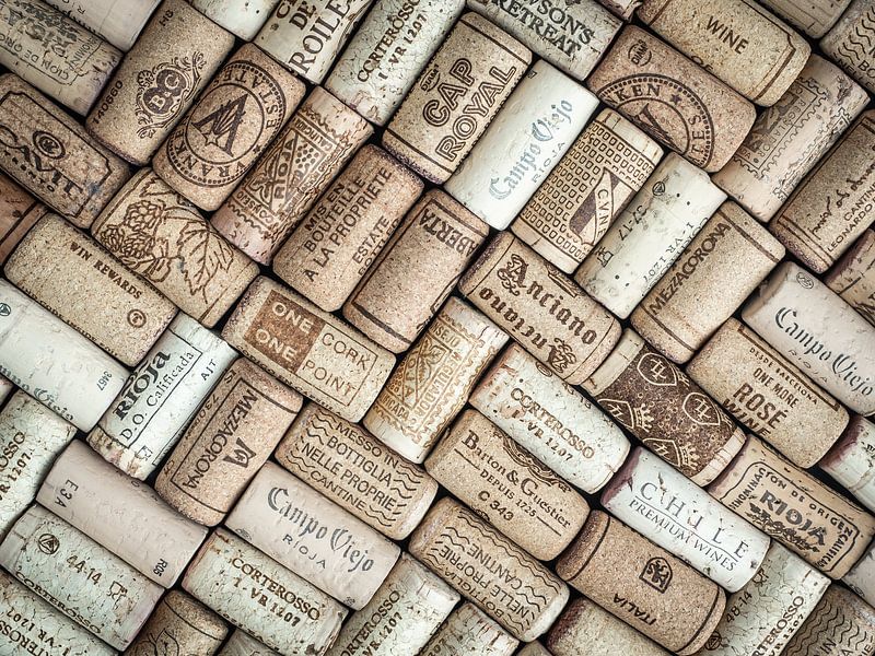 Weinflaschenkorken schräg links von Mariska Vereijken