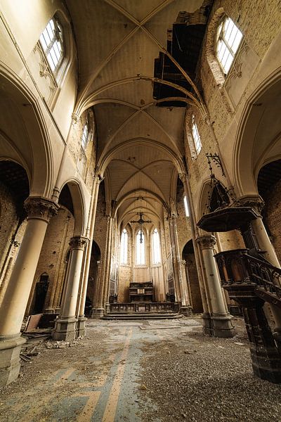 Abgelaufene Kirche von Twan Thimister