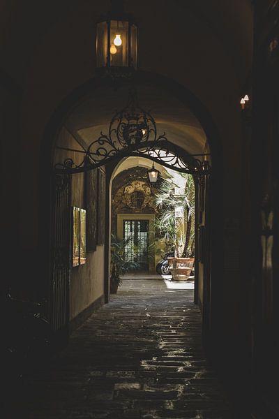 Gasse in Florenz Italien / Reisefotografie von Annelies Hoek