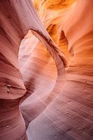 Rote Felsen mit abgerundeter Form im Lower Antelope Canyon