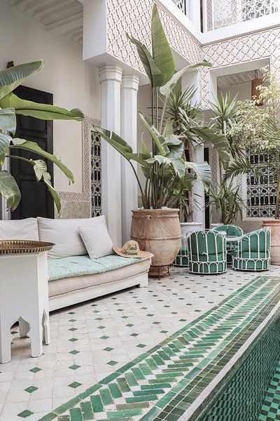 Arabische Innenarchitektur im marokkanischen Riad in Marrakesch von Henrike Schenk