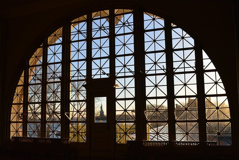 Freiheitsstatue von Ellis Island aus gesehen von Minimalistic Travel Photography by.Rieneke