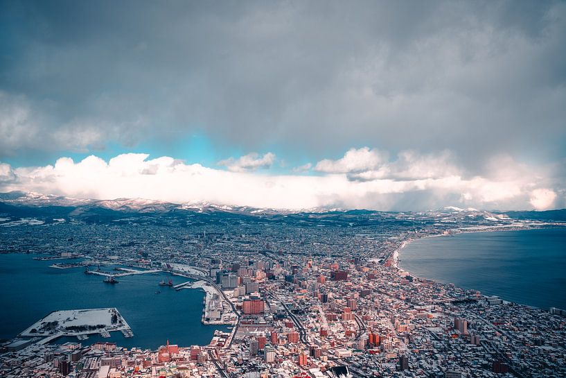 Sonnenlicht mit eisigen Wolken in Hakodate von Mickéle Godderis