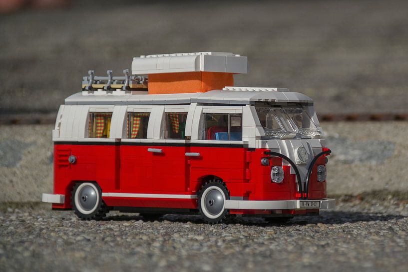 Bulli auf großer Fahrt by Christine Nöhmeier