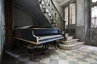 Urbex - Grand piano under the stairs