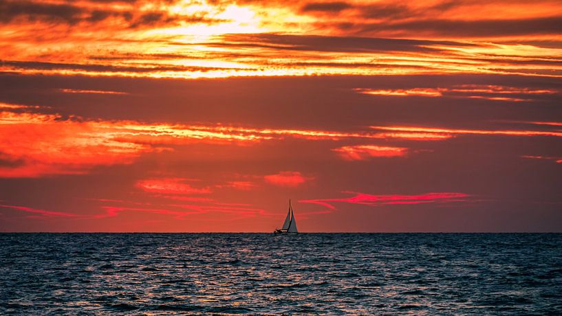 Sonnenuntergang am Strand von Mustafa Kurnaz