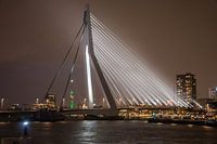 Ville de Rotterdam : Erasmusburg par la lumière