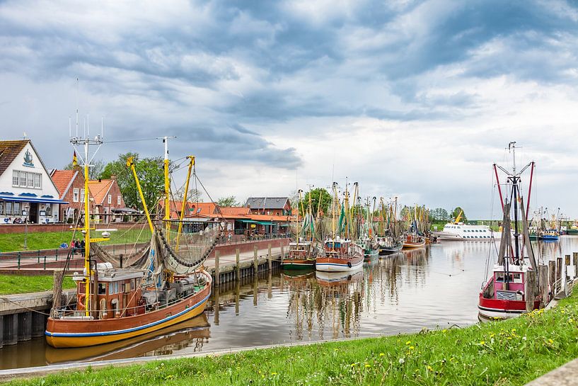 Der Fischereihafen von Greetsiel. von Jan Schneckenhaus