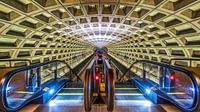 De futuristische architectuur van de Washington DC Metro (kleur)