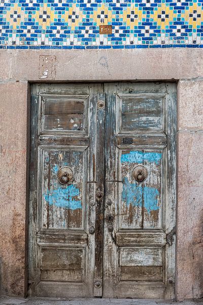 Porte brune dans le Grand Bazar de Kerman | Iran par Photolovers reisfotografie
