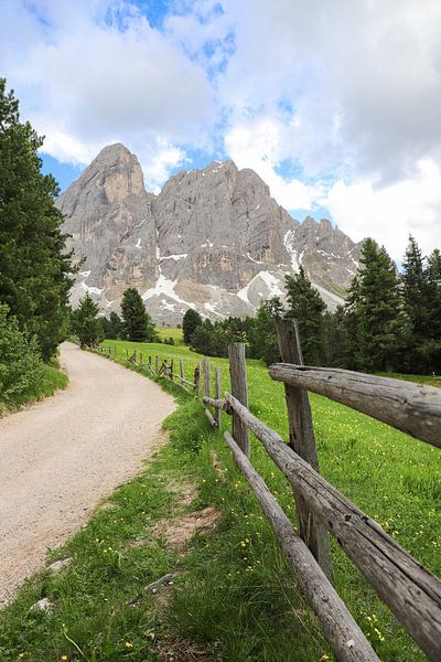 Hike Around the Peitlerkofel (Sass de Putia mountain) - Adventure in the Dolomites by Be More Outdoor