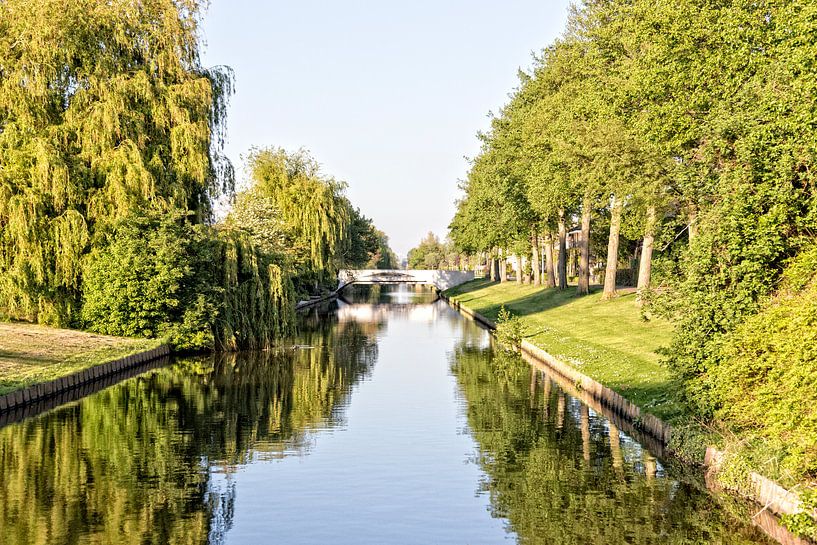 Stadtwasser im Frühling von Miranda van Hulst