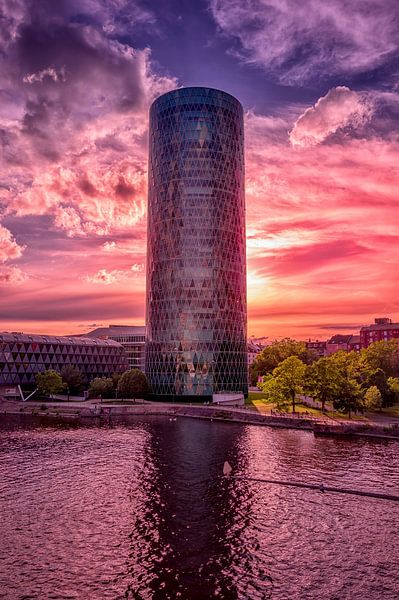 Tour Westhafen, Francfort par Leon Okkenburg