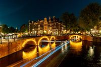 Amsterdam | Lichtlinien über die Grachten