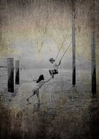 Kinder spielen auf der Schaukel