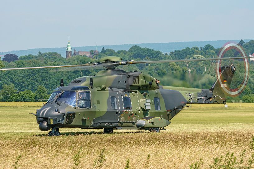 Bereit zum Abflug: NH-90-Hubschrauber der Luftwaffe. von Jaap van den Berg