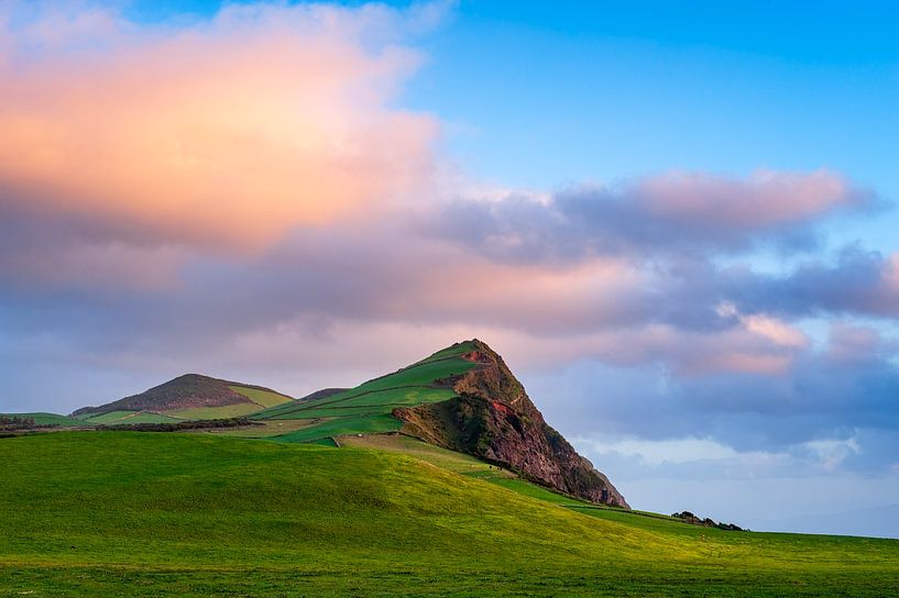 Prairies vallonnées à São Jorge, Açores, Portugal par Nick Van Goubergen
