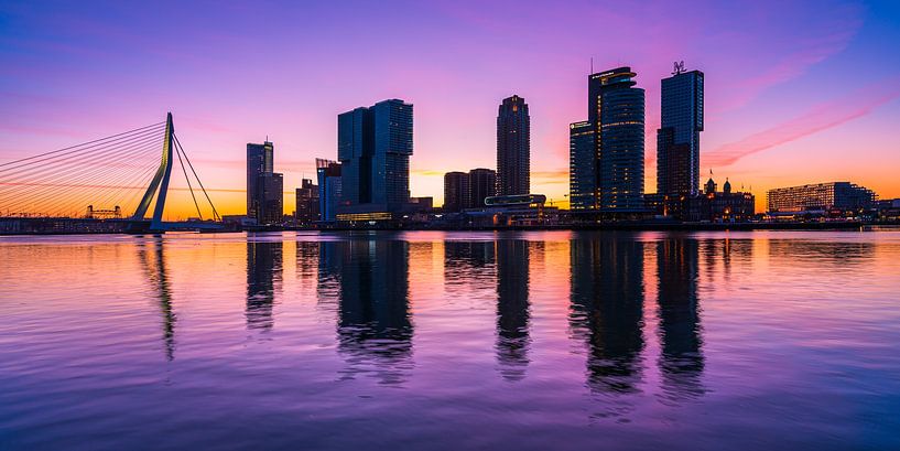 Skyline Rotterdam au Kop van Zuid pendant le lever du soleil. par Kimo Grashuis