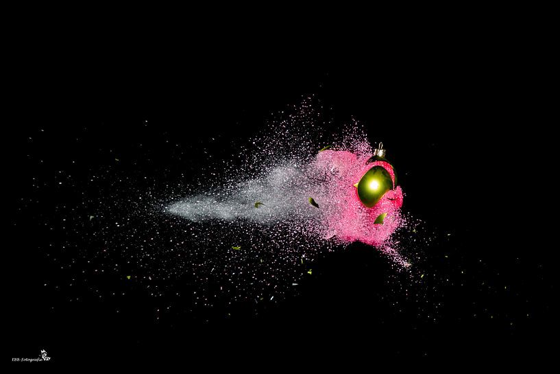 Gold Christmas ornament with pink effect by Esther Bax