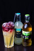 Cocktail réalisé avec Passoa sur fond noir