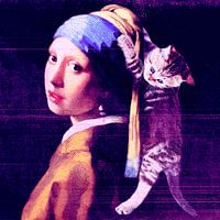 Fille avec une boucle d'oreille en perle et un chat