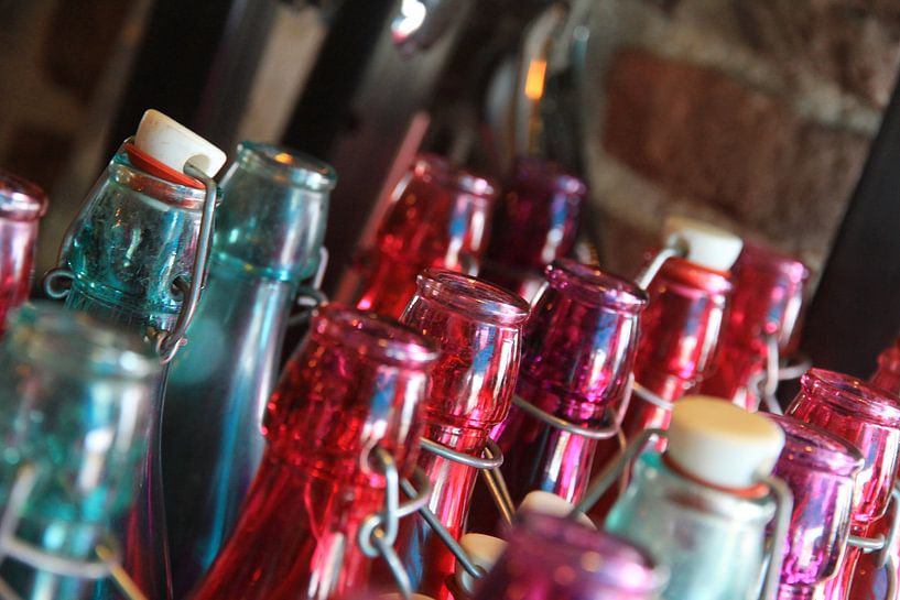 Beugel fles by Fred Vester