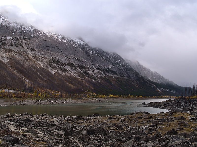Medicine Lake im Herbst von Timon Schneider