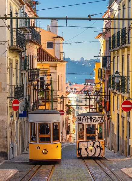 Elevador de Bica, Lissabon, Portugal von Adelheid Smitt