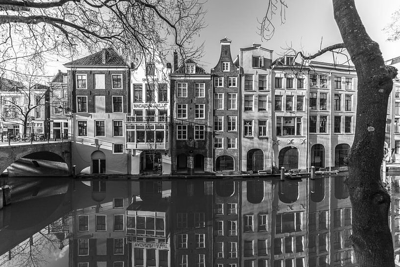 Oudegracht mit der Gaardbrug im Winter in Schwarz-Weiß von André Blom Fotografie Utrecht
