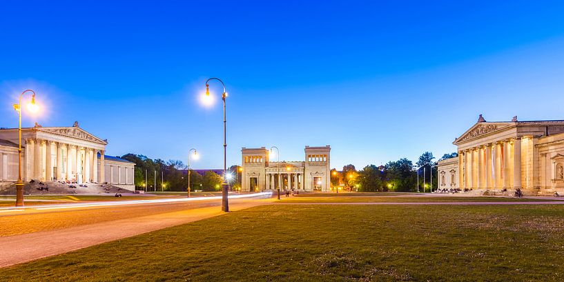 Panorama Königsplatz in München bei Nacht von Werner Dieterich