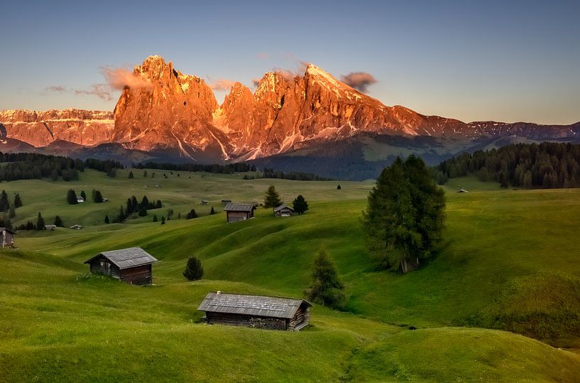 Alpenglow op de Alpe di Siusi in Zuid-Tirol van Achim Thomae Photography
