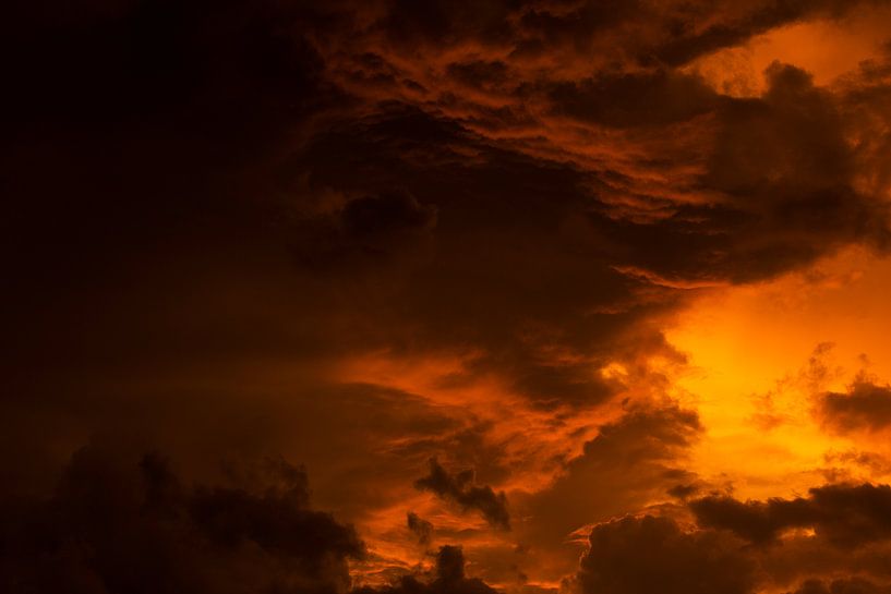 Ciel de nuages enflammés par Jan Tuns