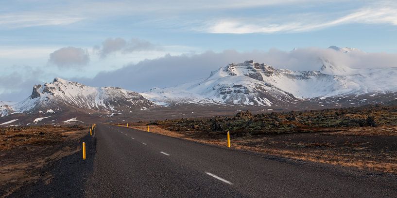 Route islandaise typique par Albert Mendelewski
