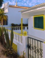 Tropischer Charme und weiß getünchte Häuser, Insel Armona, Portugal