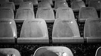Leere Stühle in der Stille