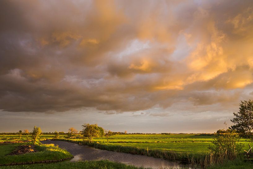 Paysage de polder &quot;coucher de soleil orageux&quot; par Coen Weesjes